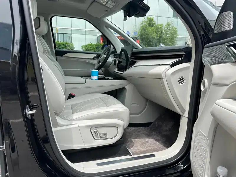 Volvo EM90 2025 Ultra 6-seater — миниатюра 17