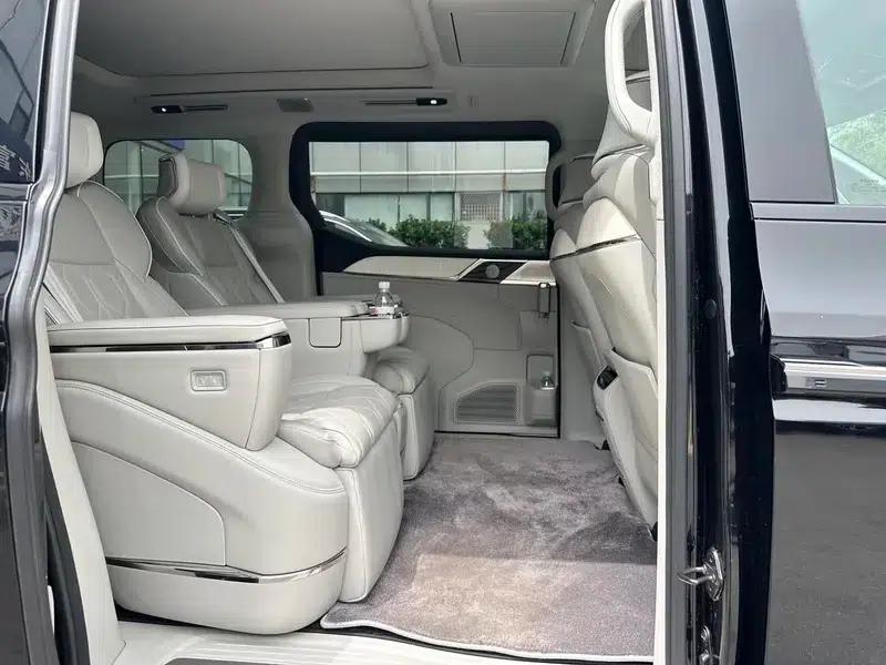 Volvo EM90 2025 Ultra 6-seater — миниатюра 18