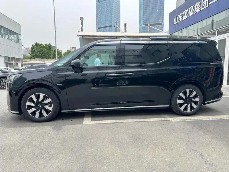 Volvo EM90 2025 Ultra 6-seater — миниатюра 4