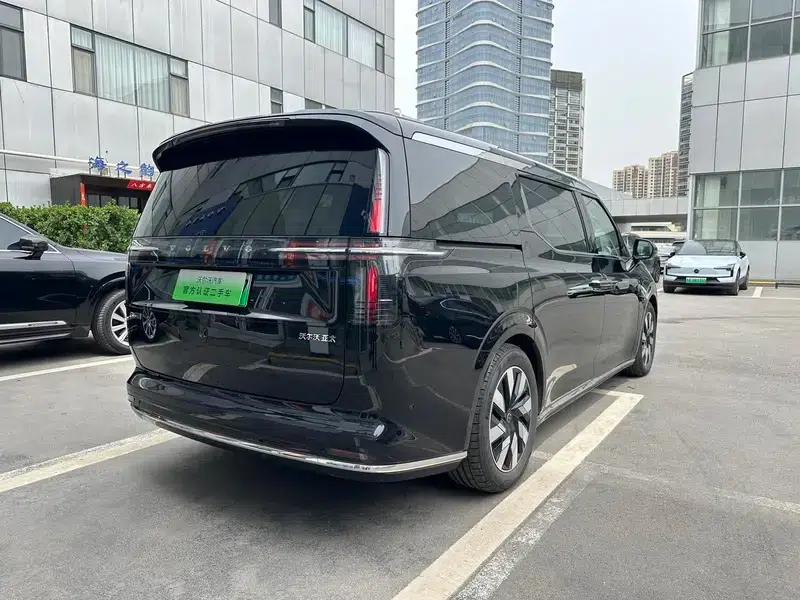 Volvo EM90 2025 Ultra 6-seater — миниатюра 7