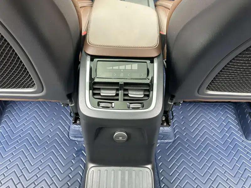 Volvo XC90 PHEV 2022 E-Drive Hybrid T8 Inscription Luxury Edition 7-seater — миниатюра 12