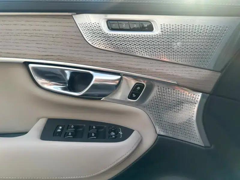 Volvo XC90 PHEV 2025 Facelift E-Drive Hybrid T8 Long Range Premium Luxury Edition 7-Seater — миниатюра 14