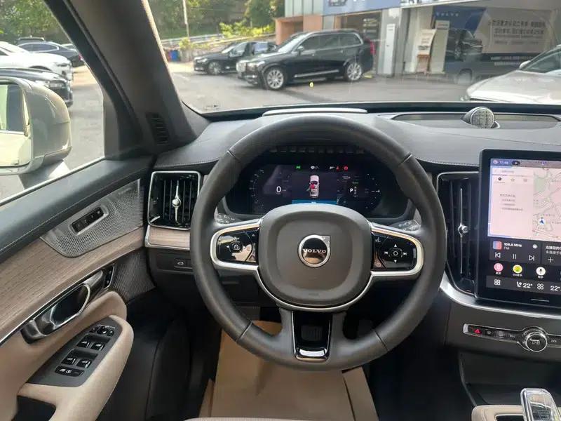 Volvo XC90 PHEV 2025 Facelift E-Drive Hybrid T8 Long Range Premium Luxury Edition 7-Seater — миниатюра 18