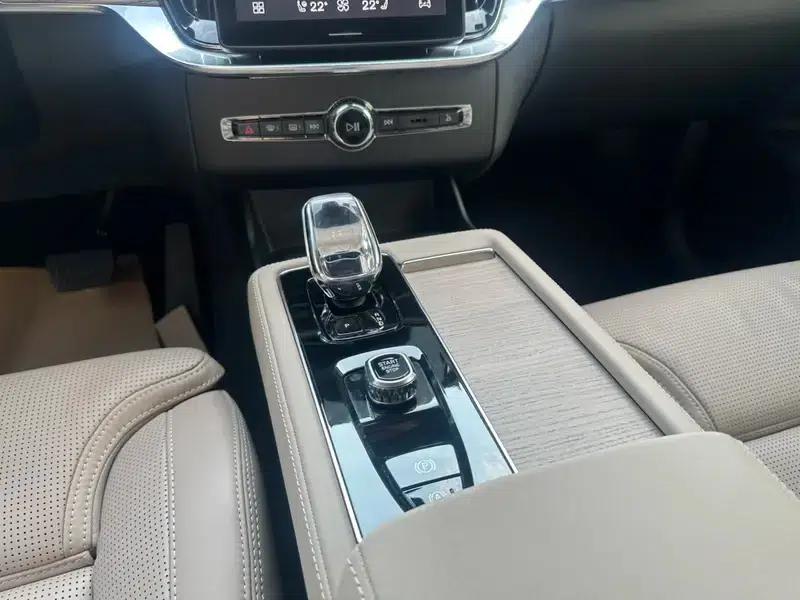 Volvo XC90 PHEV 2025 Facelift E-Drive Hybrid T8 Long Range Premium Luxury Edition 7-Seater — миниатюра 19