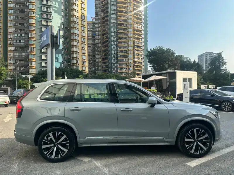 Volvo XC90 PHEV 2025 Facelift E-Drive Hybrid T8 Long Range Premium Luxury Edition 7-Seater — миниатюра 7