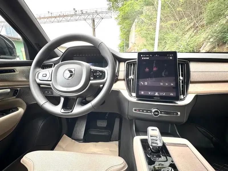 Volvo XC90 PHEV 2025 Facelift E-Drive Hybrid T8 Long Range Premium Luxury Edition 7-Seater — миниатюра 7