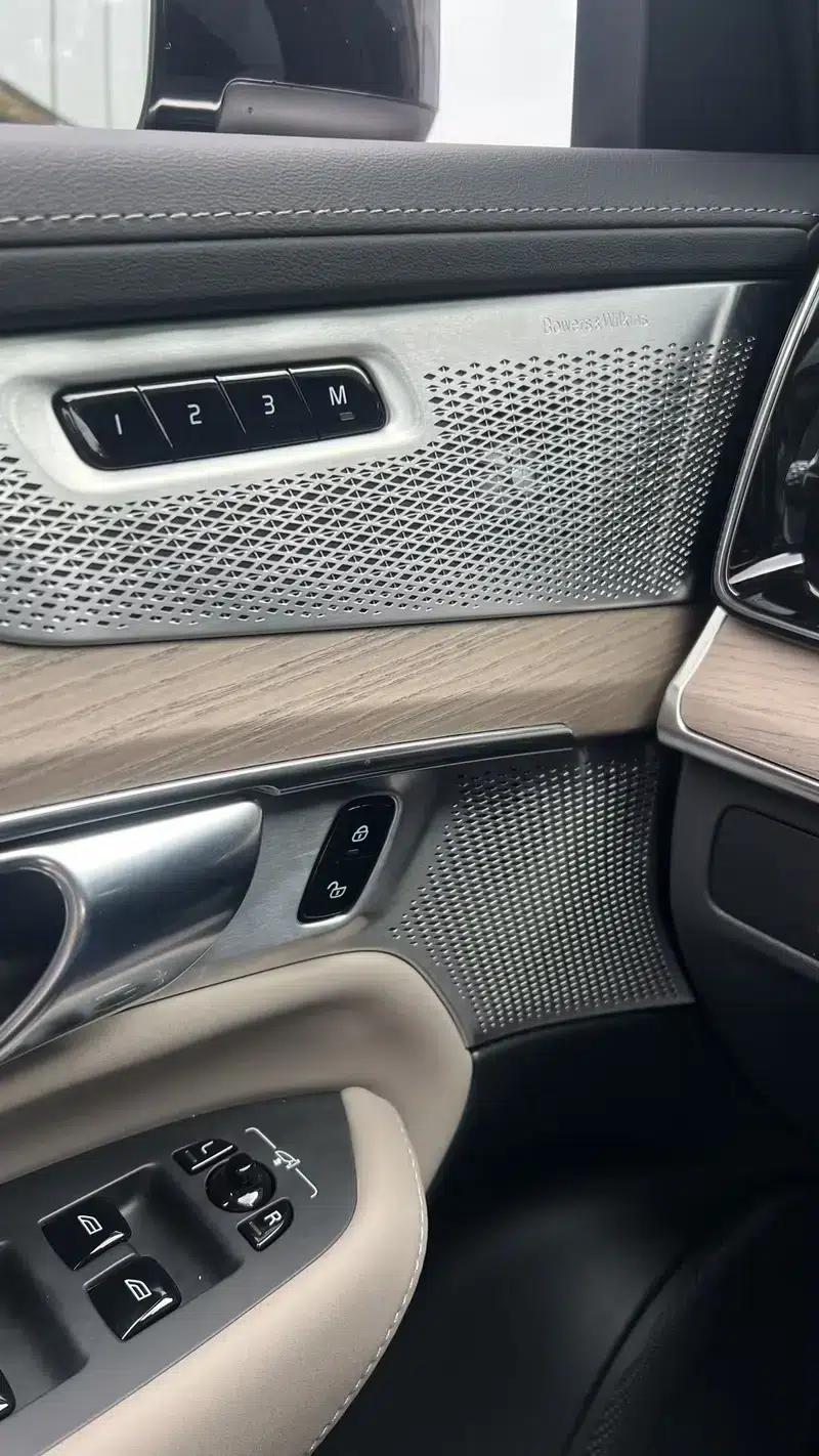 Volvo XC90 PHEV 2025 E-Drive Hybrid T8 Long Range Premium Luxury Edition 7-Seater — миниатюра 18