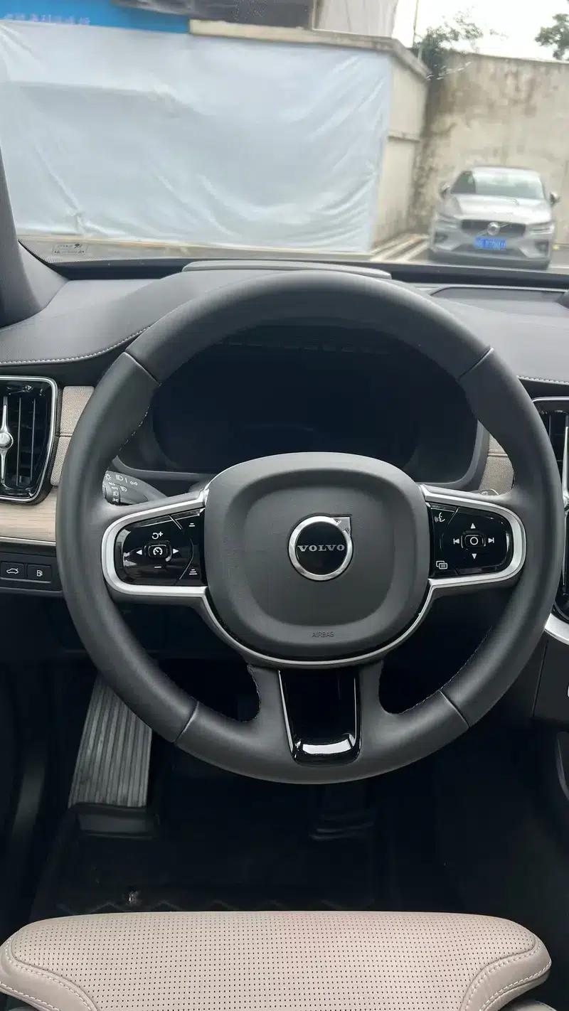 Volvo XC90 PHEV 2025 E-Drive Hybrid T8 Long Range Premium Luxury Edition 7-Seater — миниатюра 6