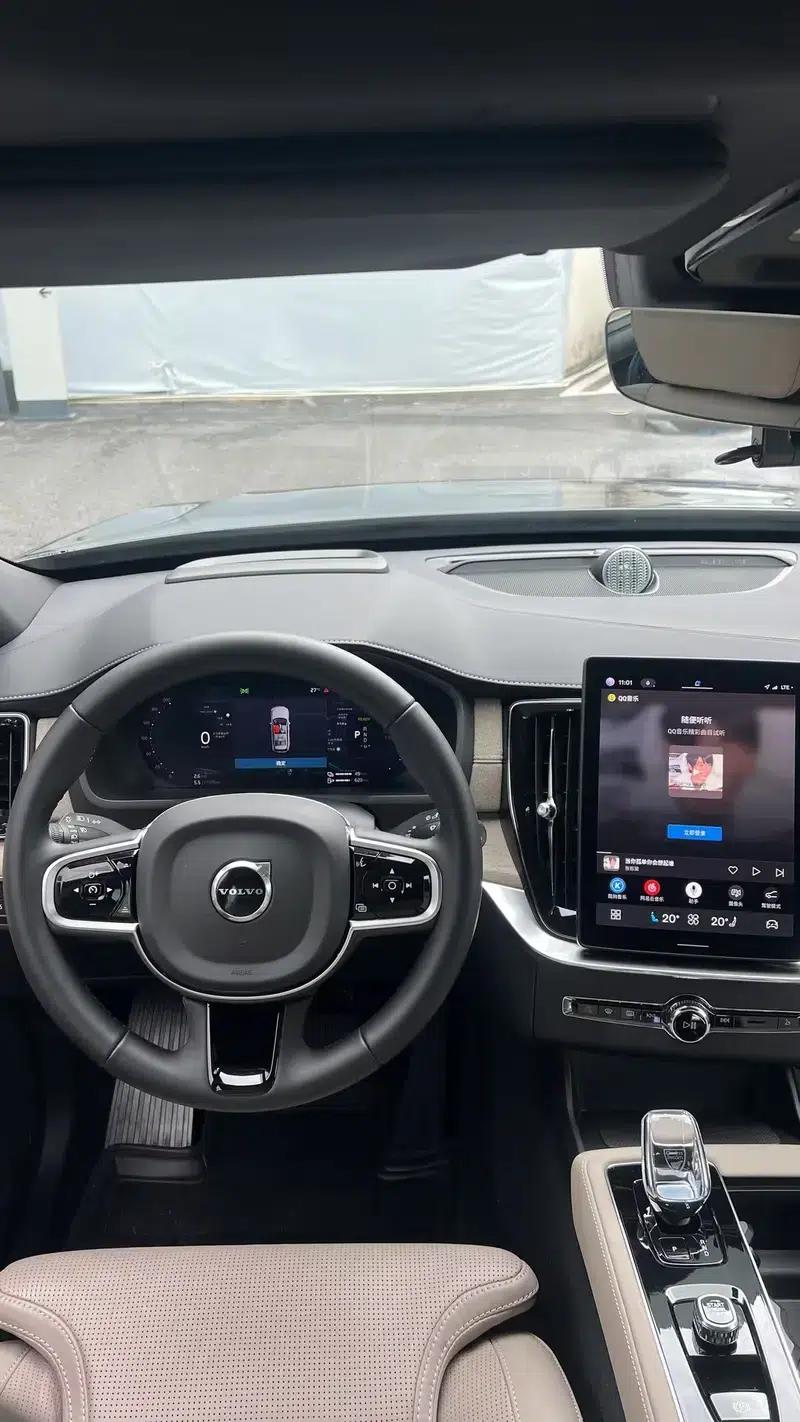 Volvo XC90 PHEV 2025 E-Drive Hybrid T8 Long Range Premium Luxury Edition 7-Seater — миниатюра 7