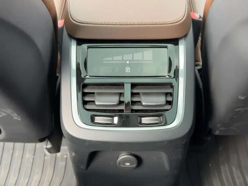 Volvo XC90 PHEV 2022 E-Drive Hybrid T8 Inscription Luxury Edition 7-seater — миниатюра 6