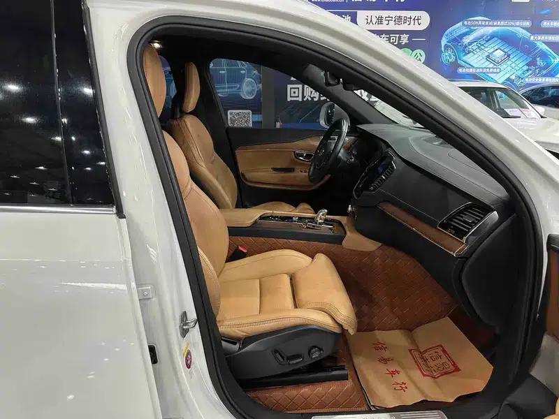 2018 Volvo XC90 PHEV E-Drive Hybrid T8 Inscription 7-Seater — миниатюра 11