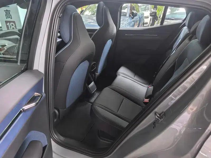 Volvo EX30 2025 Rear-Wheel Drive Long Range Plus — миниатюра 12
