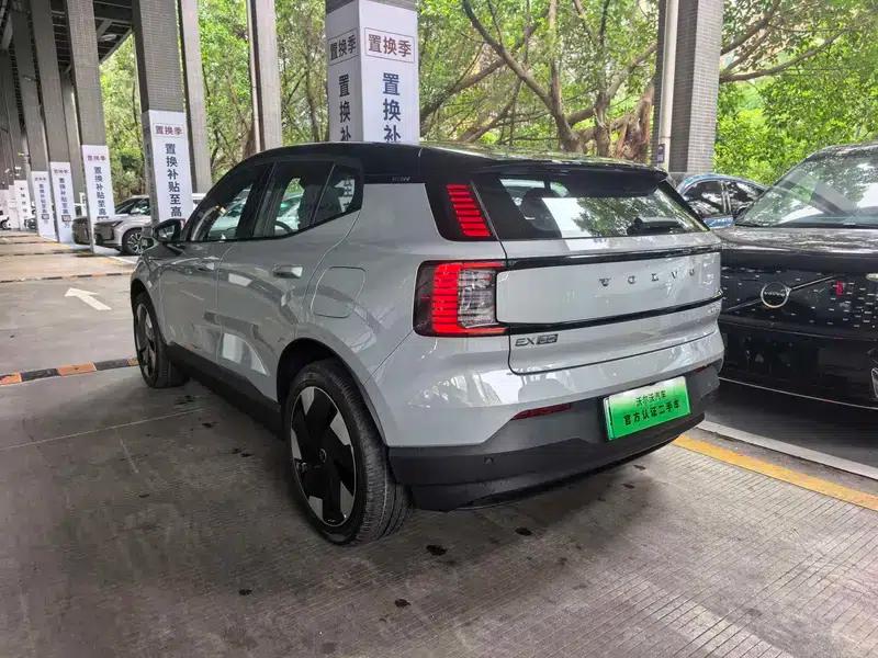 Volvo EX30 2025 Rear-Wheel Drive Long Range Plus — миниатюра 4