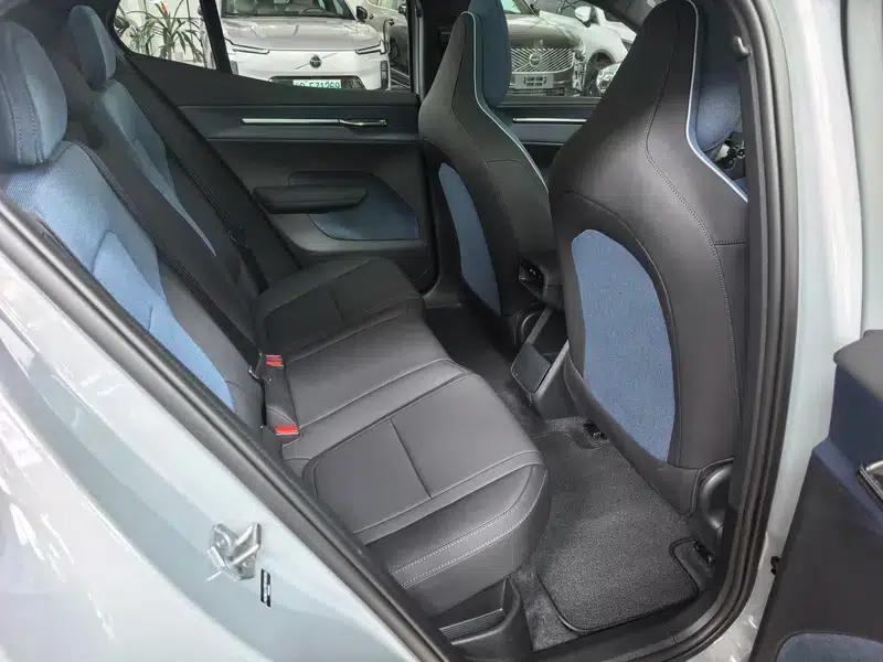 Volvo EX30 2025 Rear-Wheel Drive Long Range Plus — миниатюра 7