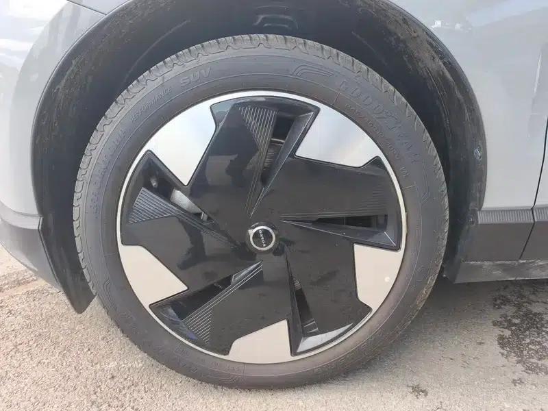 Volvo EX30 2025 Rear-Wheel Drive Long Range Plus — миниатюра 12
