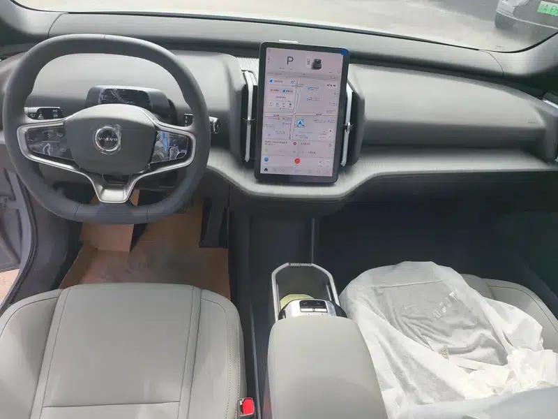 Volvo EX30 2025 Rear-Wheel Drive Long Range Plus — миниатюра 14