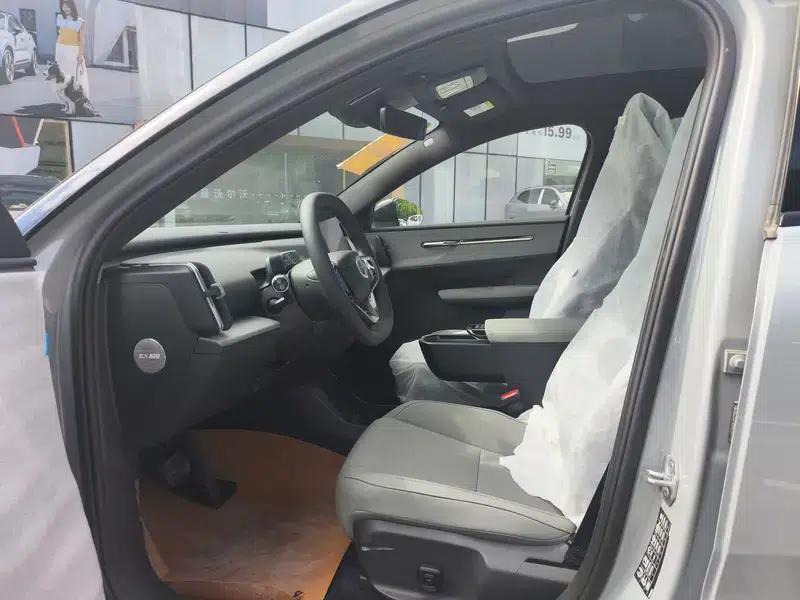 Volvo EX30 2025 Rear-Wheel Drive Long Range Plus — миниатюра 15