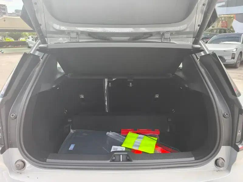 Volvo EX30 2025 Rear-Wheel Drive Long Range Plus — миниатюра 17