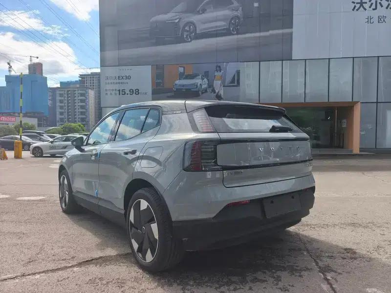 Volvo EX30 2025 Rear-Wheel Drive Long Range Plus — миниатюра 5