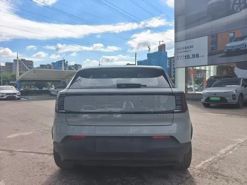 Volvo EX30 2025 Rear-Wheel Drive Long Range Plus — миниатюра 6