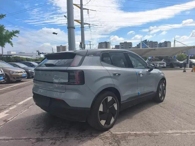 Volvo EX30 2025 Rear-Wheel Drive Long Range Plus — миниатюра 7