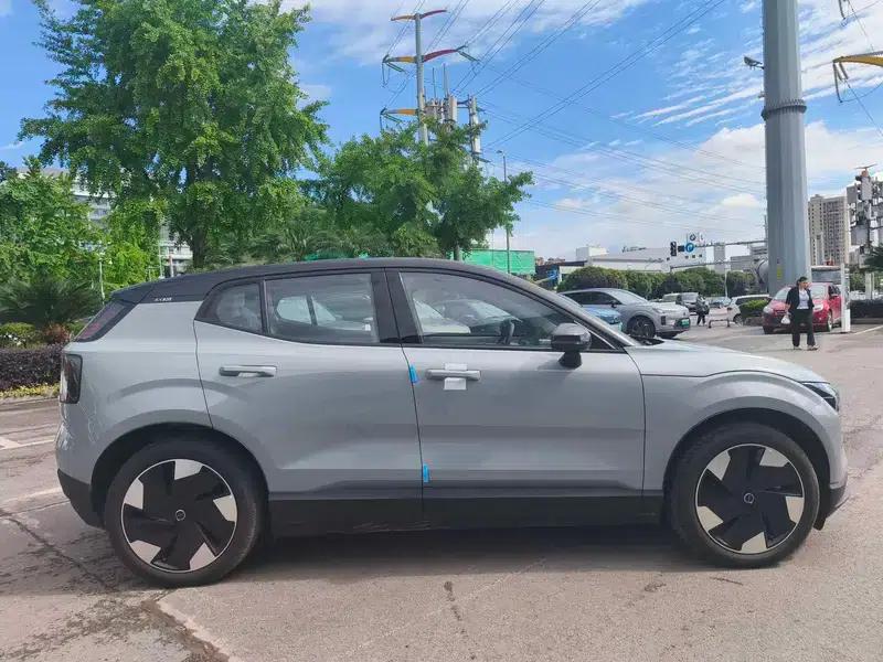 Volvo EX30 2025 Rear-Wheel Drive Long Range Plus — миниатюра 8