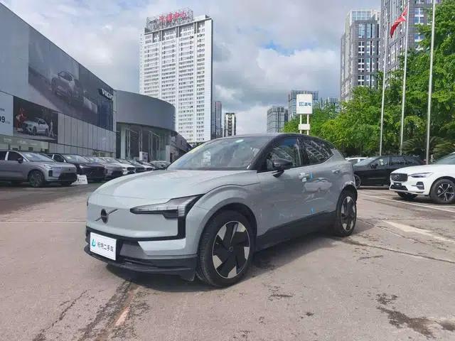 Volvo EX30 2025 Rear-Wheel Drive Long Range Plus