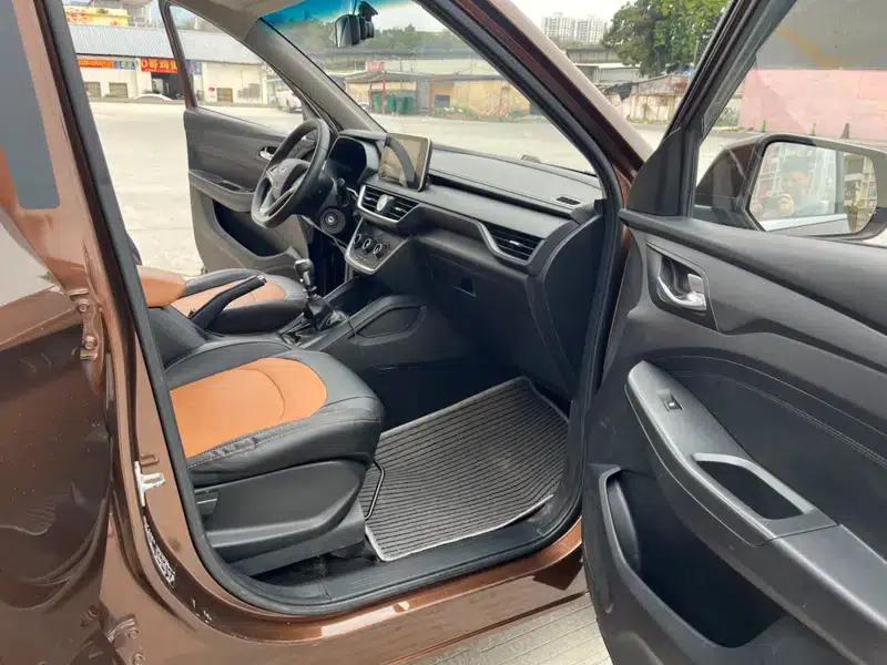 Wuling Hongguang S3 2019 1.5T Manual Deluxe Edition (National VI Emission Standard) — миниатюра 8