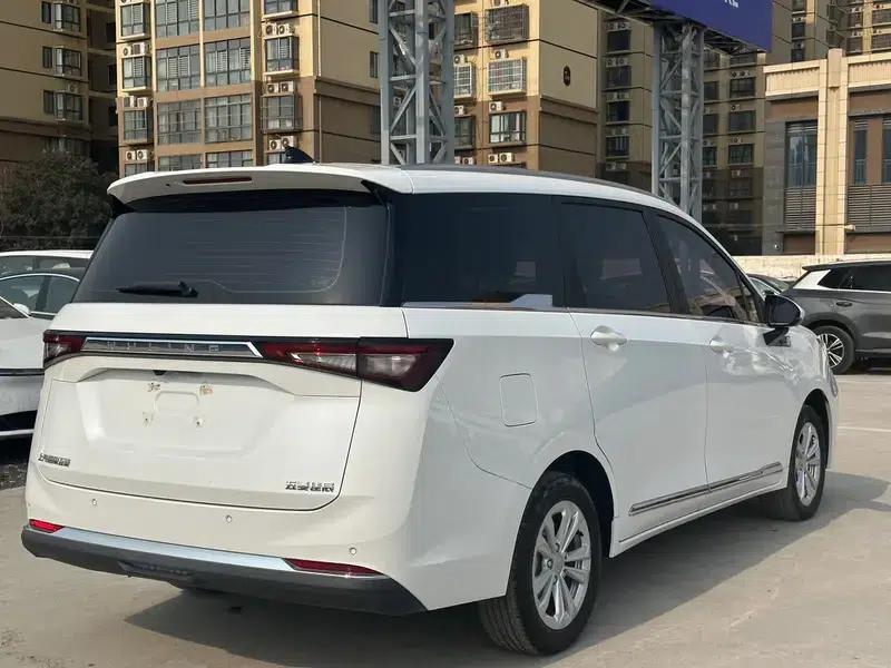 Wuling Jiachen 2022 1.5T CVT Smart Luxury Edition — миниатюра 6