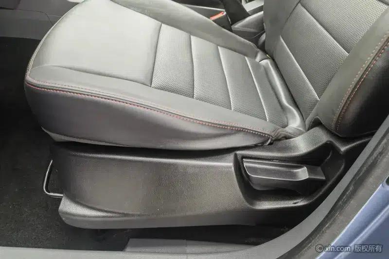 Wuling Conqueror 2021 1.5L Pioneer Edition — миниатюра 18