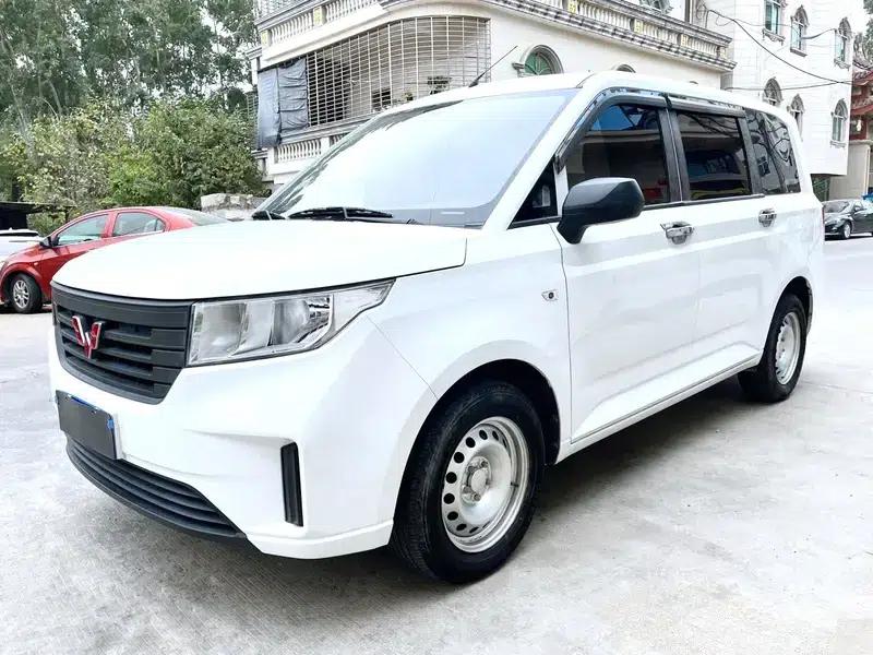 Wuling Hongguang PLUS 2020 1.5L Manual Standard 8-Seater — миниатюра 1
