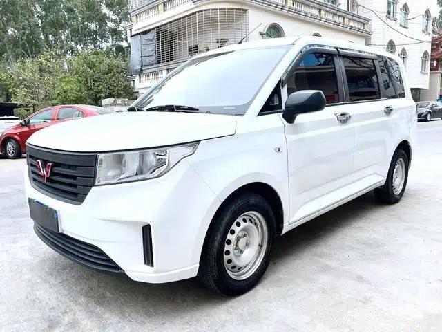 Wuling Hongguang PLUS 2020 1.5L Manual Standard 8-Seater