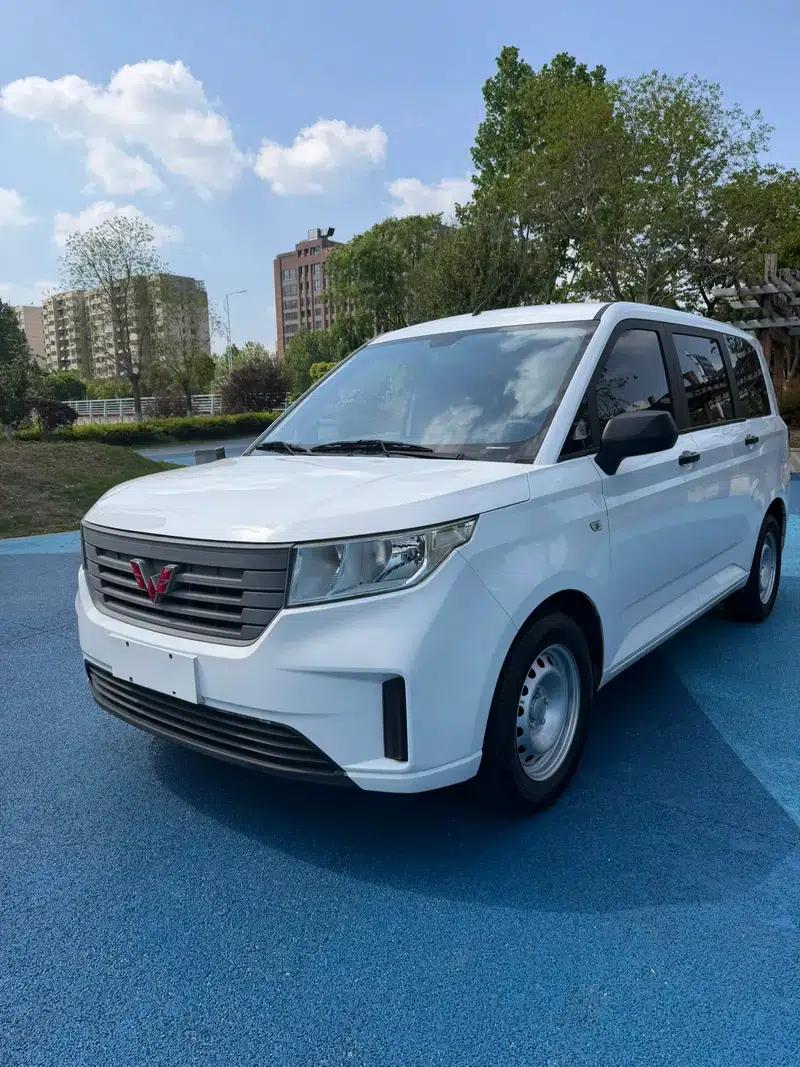 Wuling Hongguang PLUS 2019 1.5T Manual Standard 5-Seater — миниатюра 1