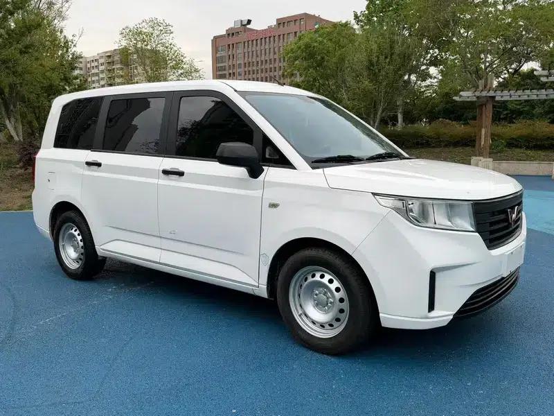 Wuling Hongguang PLUS 2019 1.5T Manual Standard 5-Seater — миниатюра 3