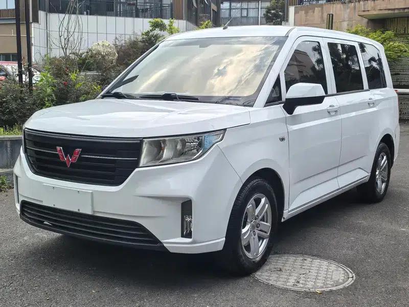 Wuling Hongguang PLUS 2019 1.5T Manual Comfort 7-Seater — миниатюра 1