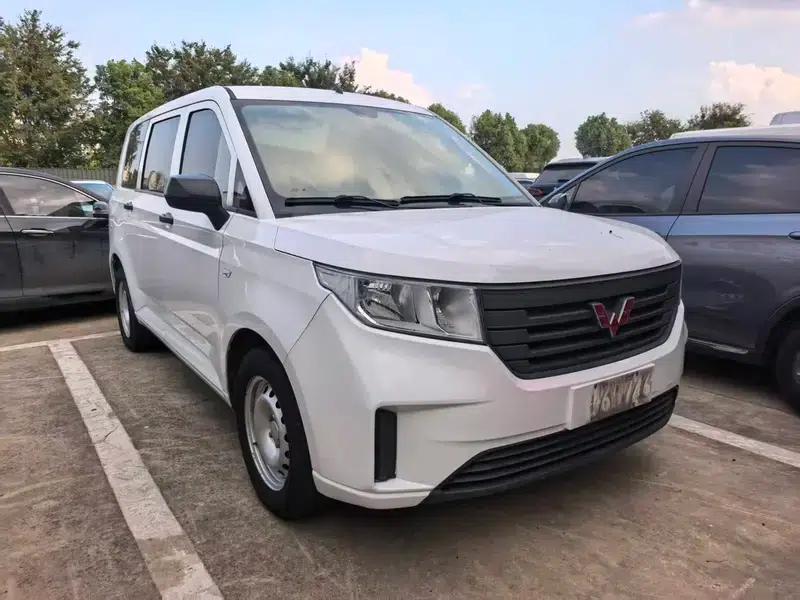 Wuling Hongguang PLUS 2020 1.5L Manual Comfort 7-Seater — миниатюра 3
