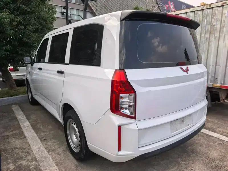 Wuling Hongguang PLUS 2020 1.5L Manual Comfort 7-Seater — миниатюра 4