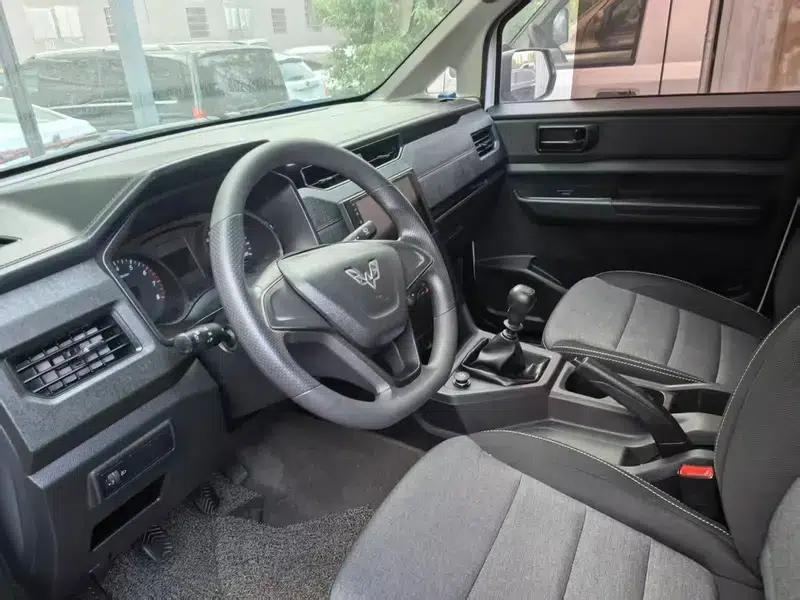 Wuling Hongguang PLUS 2020 1.5L Manual Comfort 7-Seater — миниатюра 9