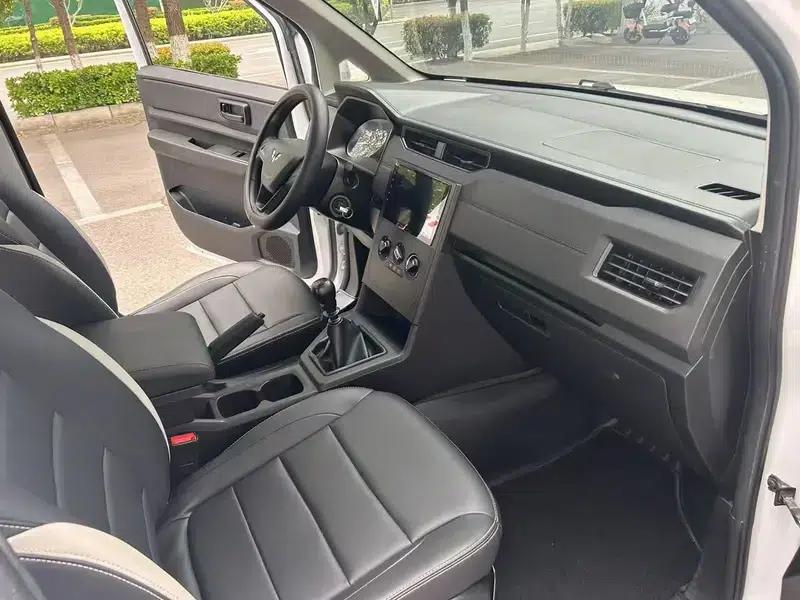 Wuling Hongguang PLUS 2019 1.5T Manual Rich Edition 2-seater — миниатюра 6