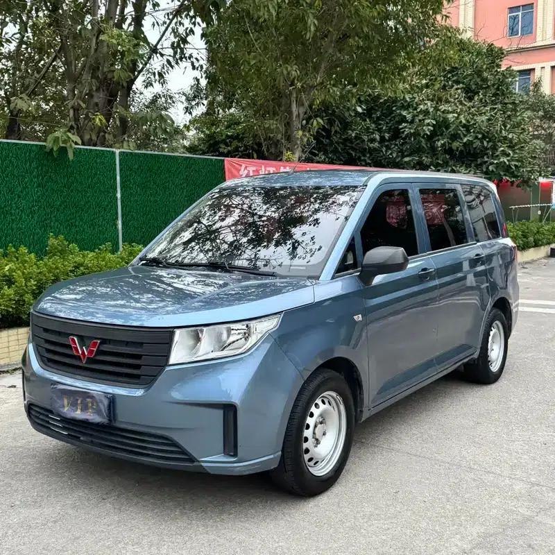Wuling Hongguang PLUS 2020 1.5L Manual Standard 7-Seater — миниатюра 1