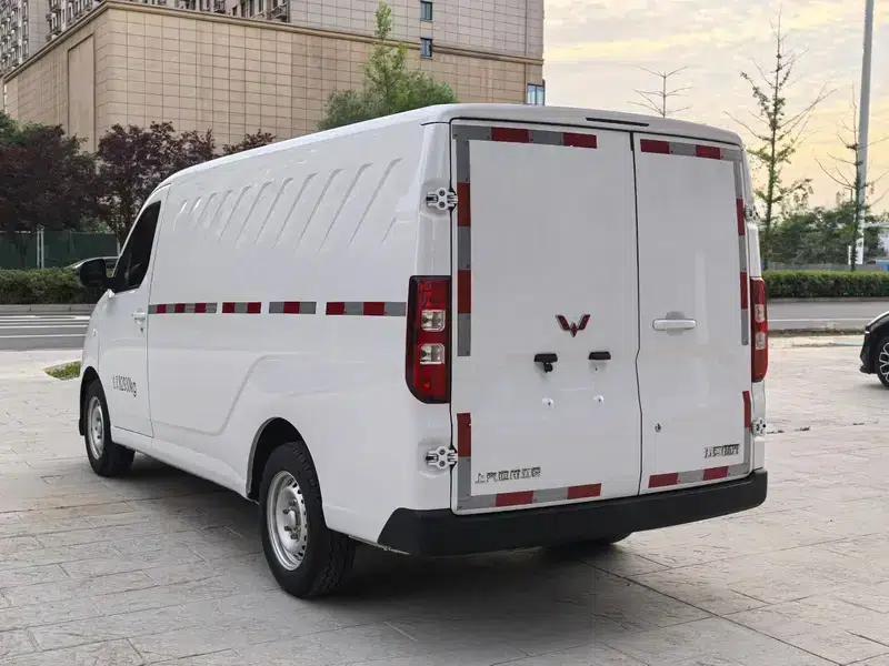 Wuling Yangguang 2024 Model 300km Practical Closed-Window Version 60kW — миниатюра 4