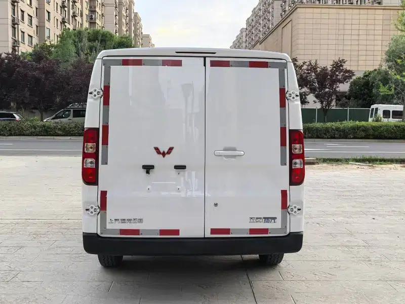 Wuling Yangguang 2024 Model 300km Practical Closed-Window Version 60kW — миниатюра 5