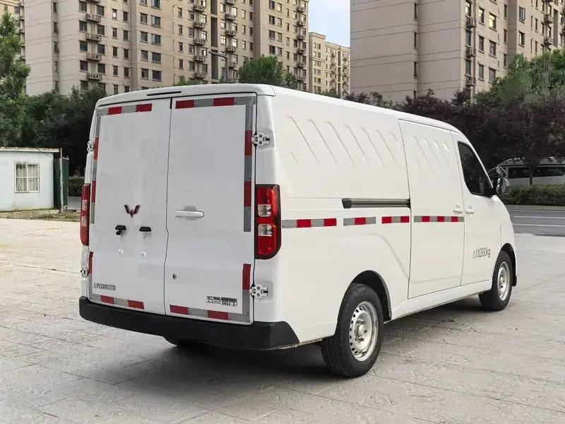 Wuling Yangguang 2024 Model 300km Practical Closed-Window Version 60kW — миниатюра 6