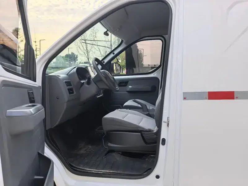 Wuling Yangguang 2024 Model 300km Practical Closed-Window Version 60kW — миниатюра 9