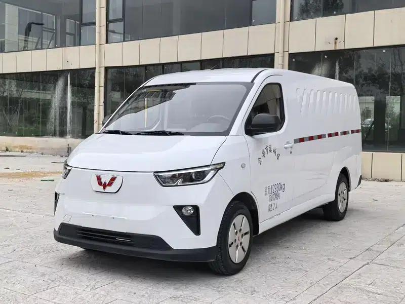 Wuling Yangguang 2024 Model 300km Comfort Edition with Closed Windows 60kW — миниатюра 1