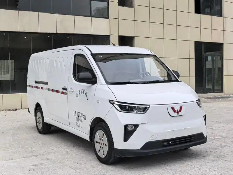 Wuling Yangguang 2024 Model 300km Comfort Edition with Closed Windows 60kW — миниатюра 3