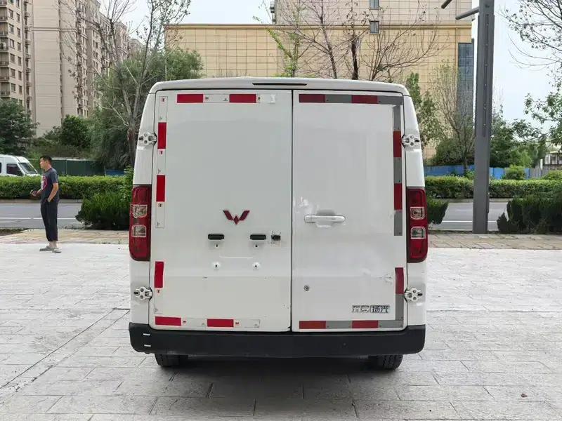 Wuling Yangguang 2024 Model 300km Comfort Edition with Closed Windows 60kW — миниатюра 5