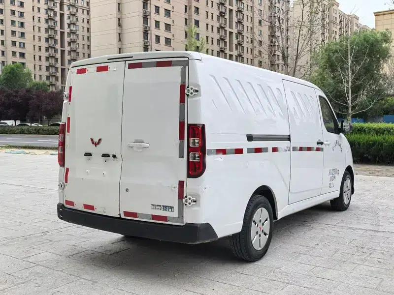 Wuling Yangguang 2024 Model 300km Comfort Edition with Closed Windows 60kW — миниатюра 6