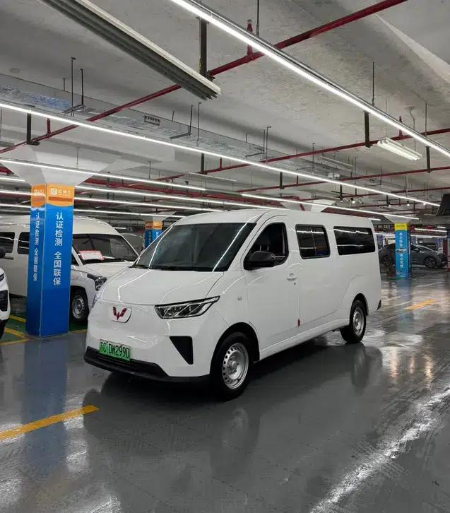 Wuling Yangguang 2024 Model 300km Comfort Bus Version 60kW — миниатюра 1