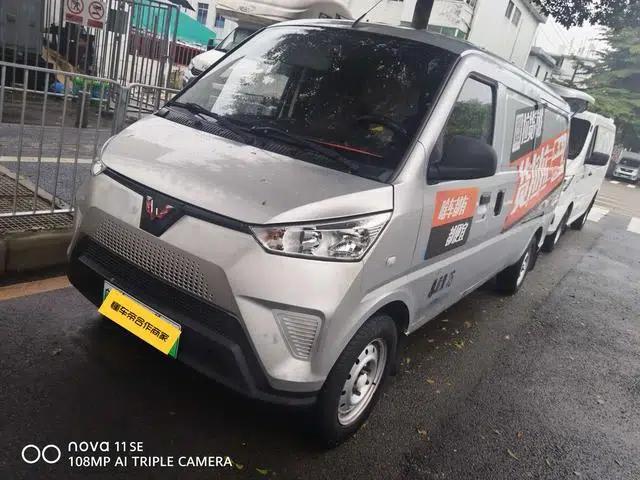 Wuling EV50 2020 model van with Penghui heated battery